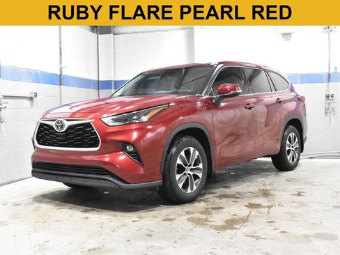 Used 2022 Toyota Highlander XLE image 4