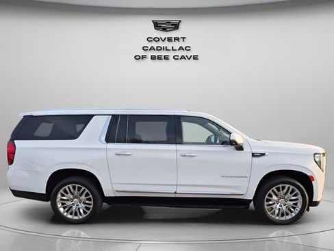 Used 2023 GMC Yukon XL SLT w/ SLT Premium Package image 11