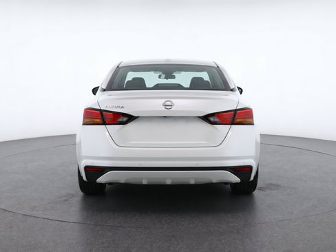 Used 2025 Nissan Altima 2.5 SV FWD image 7