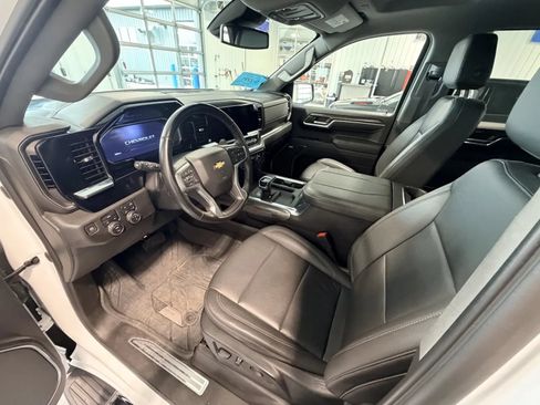 Used 2023 Chevrolet Silverado 1500 LTZ AWD/4WD image 12