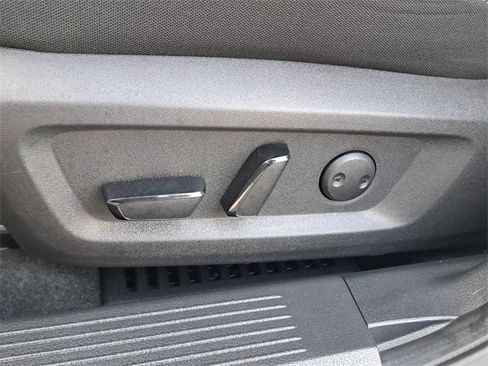 Used 2023 Nissan Rogue SV image 19