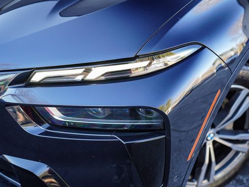 Used 2023 BMW X7 xDrive40i w/ M Sport Package image 3