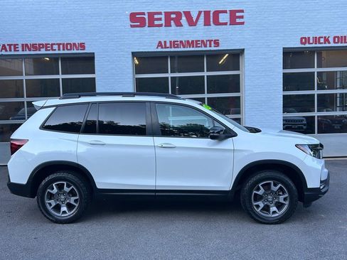 Used 2022 Honda Passport TrailSport image 2