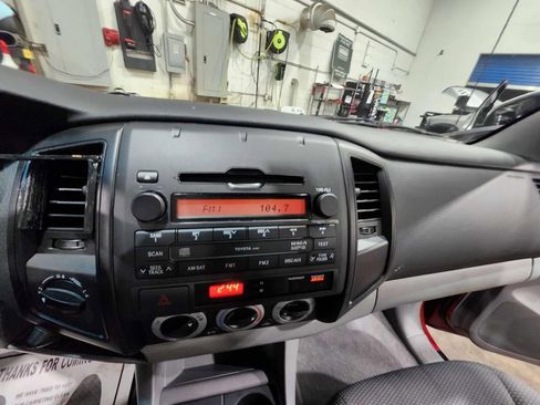 Used 2011 Toyota Tacoma Base image 13