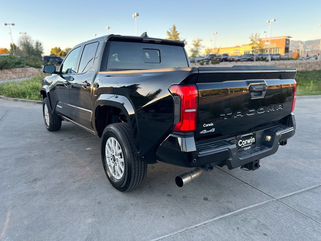 Used 2025 Toyota Tacoma SR5 AWD/4WD image 5