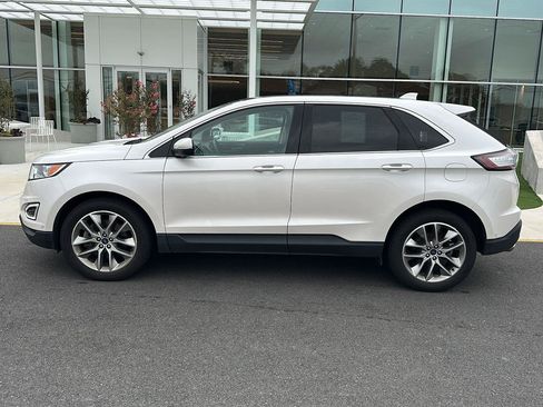 Used 2018 Ford Edge Titanium w/ Equipment Group 302A AWD/4WD image 8