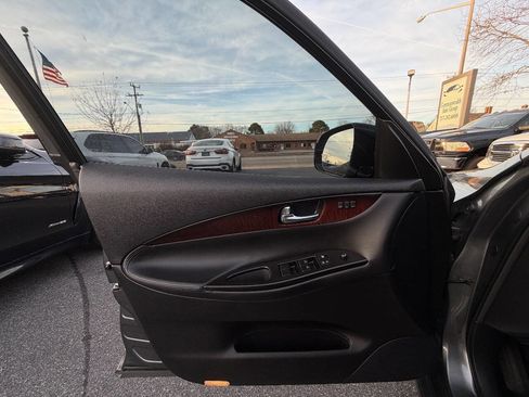 Used 2016 INFINITI QX50 Journey w/ Premium Package image 31