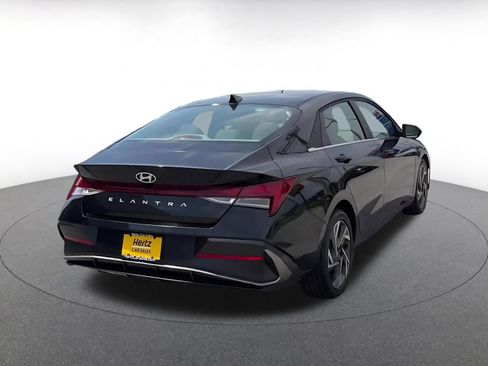 Used 2025 Hyundai Elantra SEL FWD image 15