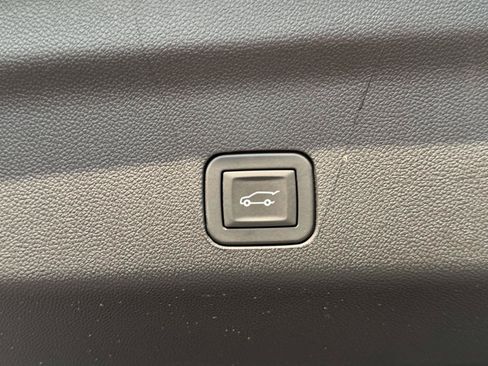 Used 2026 Chevrolet Suburban LT w/ Comfort Package AWD/4WD image 8