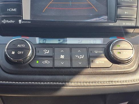 Used 2017 Toyota RAV4 XLE FWD image 6