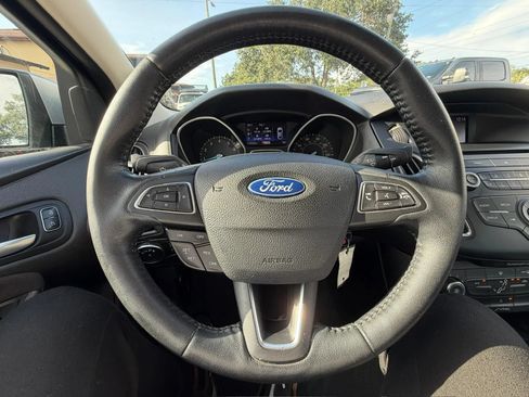 Used 2016 Ford Focus SE w/ Equipment Group 201A FWD image 12