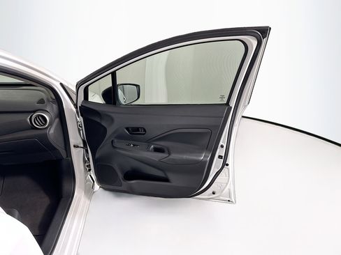 Used 2021 Nissan Versa S FWD image 29