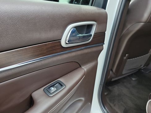 Used 2018 Jeep Grand Cherokee Overland AWD/4WD image 13