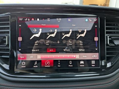 Used 2025 Dodge Durango GT AWD/4WD image 14