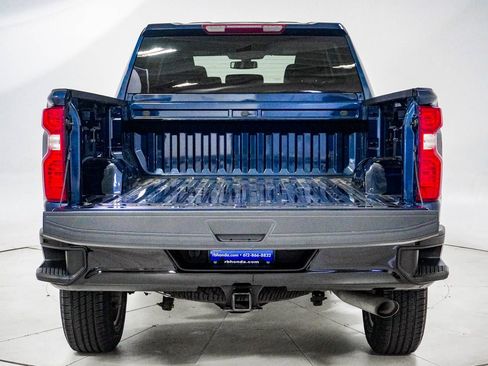 Used 2022 Chevrolet Silverado 2500 Custom w/ Custom Value Package AWD/4WD image 7