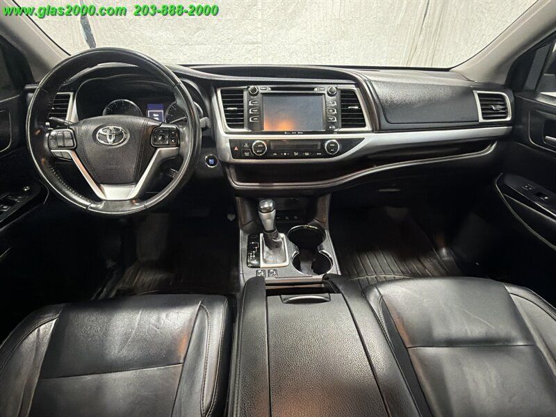Used 2016 Toyota Highlander XLE AWD/4WD image 6