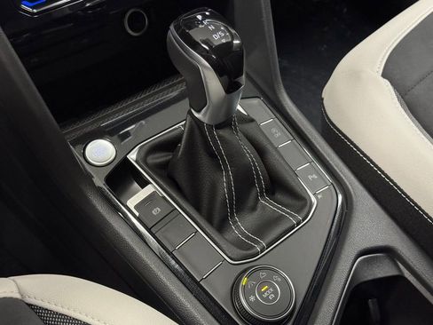 New 2025 Volkswagen Taos SE image 11