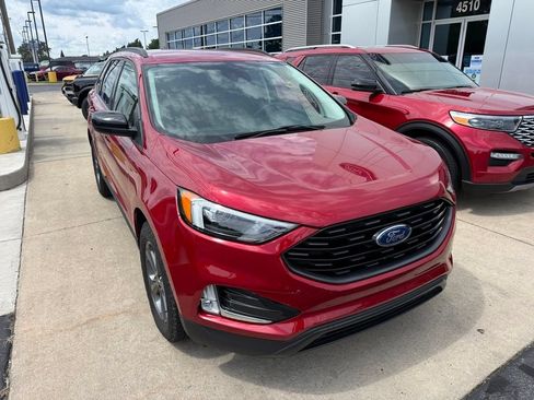 Certified 2023 Ford Edge SEL w/ Sport Appearance Package AWD/4WD image 3