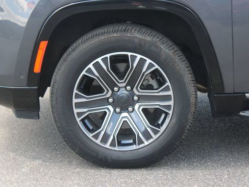 Used 2024 Jeep Wagoneer Series II AWD/4WD image 22