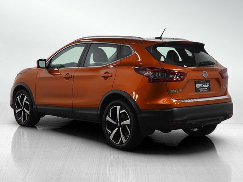 Used 2022 Nissan Rogue Sport SL w/ Premium Package image 3