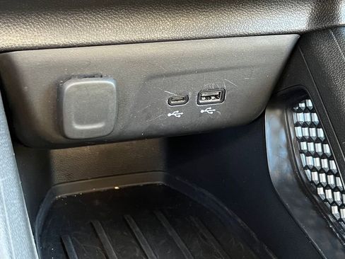 Used 2025 Chevrolet TrailBlazer LT AWD/4WD image 27