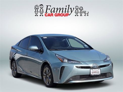 Used 2019 Toyota Prius XLE image 2