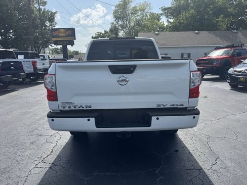 Used 2018 Nissan Titan SV w/ SV Convenience Package AWD/4WD image 5