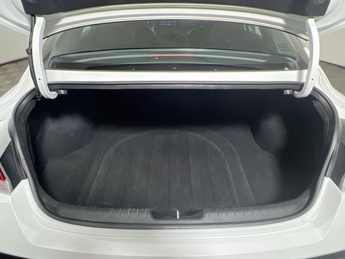 Used 2024 Hyundai Elantra Limited FWD image 23