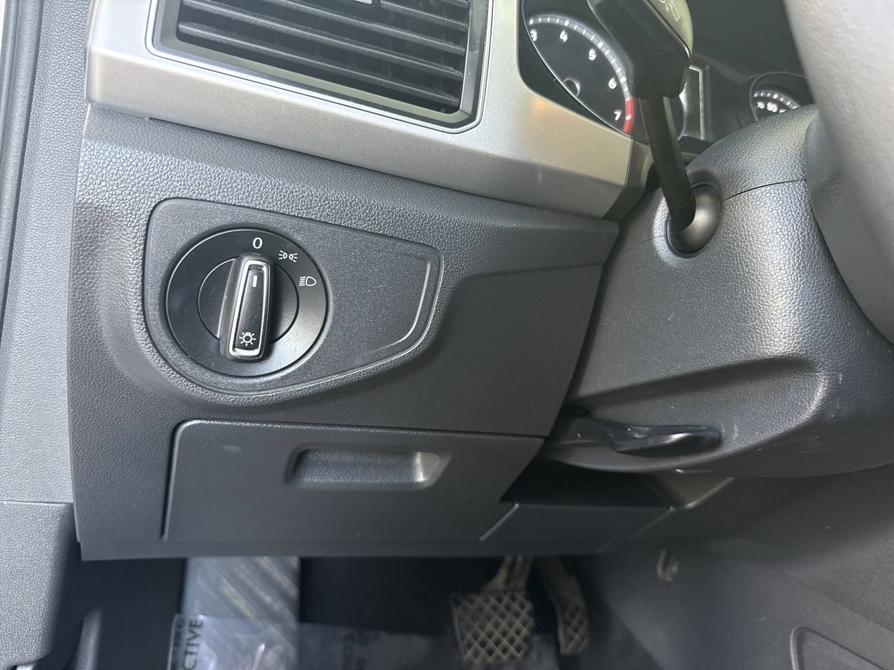 Used 2018 Volkswagen Atlas S FWD image 16