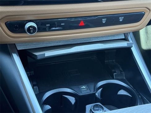 Used 2025 BMW 330i Sedan image 19