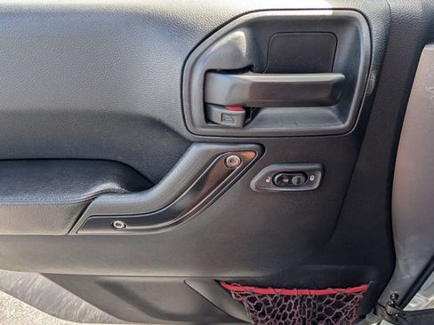 Used 2017 Jeep Wrangler Unlimited Rubicon image 31