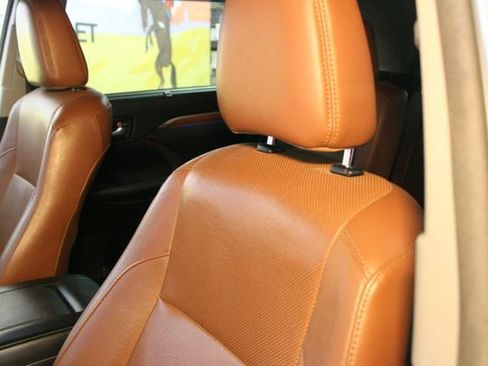 Used 2017 Toyota Highlander Limited image 21