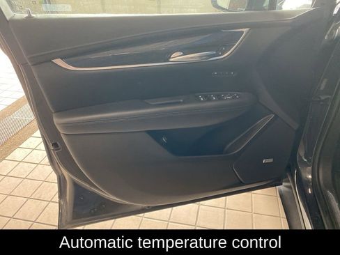 Used 2022 Cadillac XT5 Premium Luxury image 10