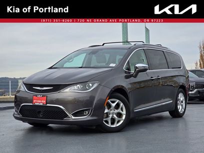 Used 2020 Chrysler Pacifica Limited w/ Advanced Safetytec Group