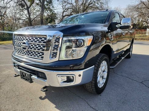 Used 2016 Nissan Titan SL image 3