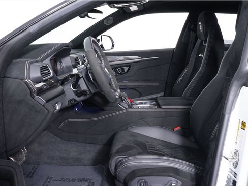 Used 2023 Lamborghini Urus Performante AWD/4WD image 4
