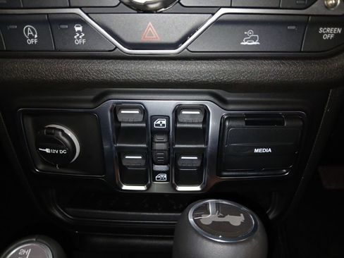 New 2026 Jeep Wrangler Unlimited Sport w/ Convenience Group image 18