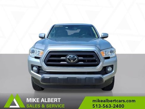 Used 2022 Toyota Tacoma SR5 AWD/4WD image 2