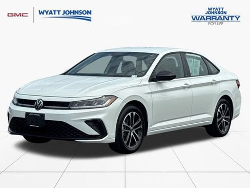Used 2025 Volkswagen Jetta Sport FWD image 1