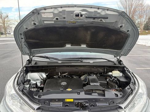 Used 2017 Toyota Highlander LE image 32
