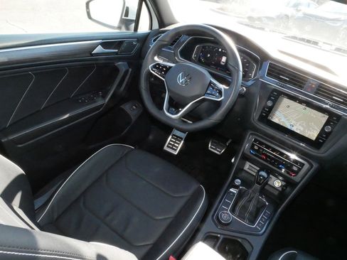 Certified 2022 Volkswagen Tiguan SEL R-Line image 9