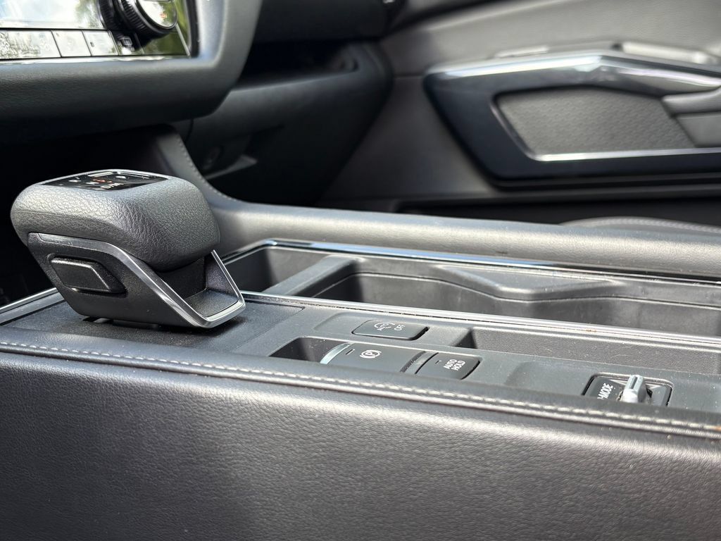Used 2025 Nissan Pathfinder SV FWD image 15