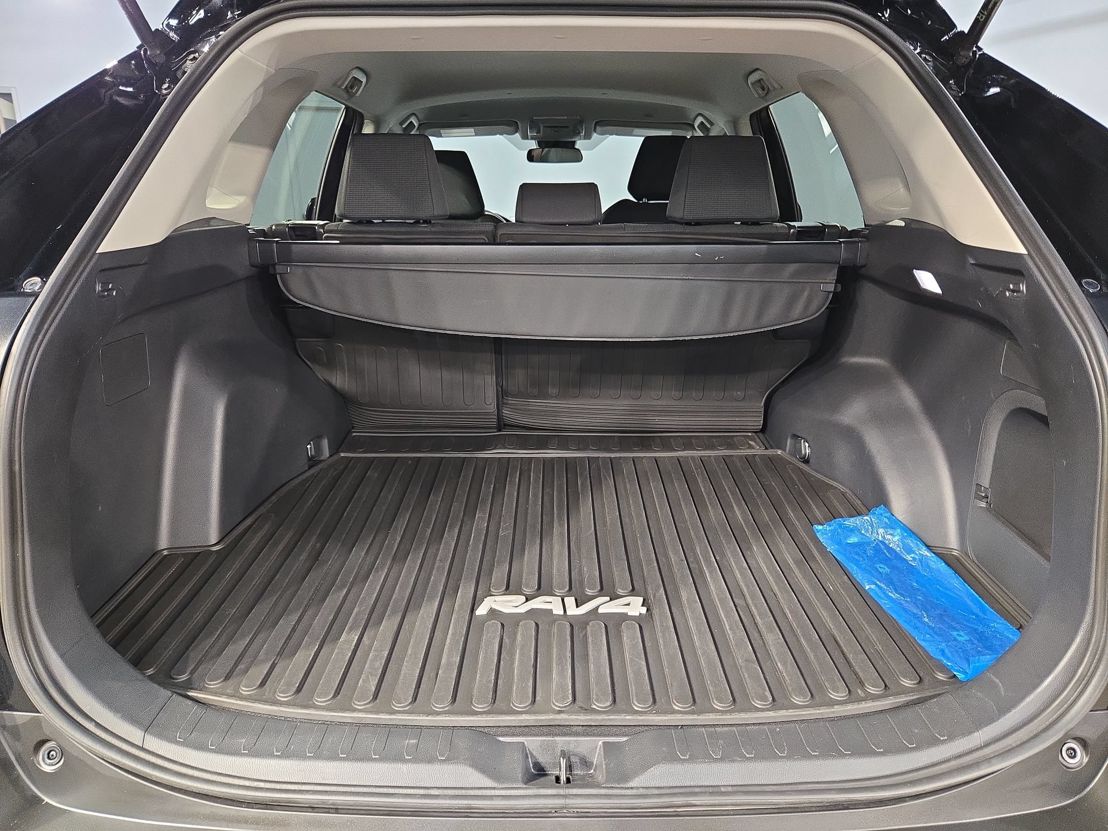 Used 2024 Toyota RAV4 LE AWD/4WD image 18