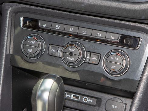 Used 2019 Volkswagen Tiguan SEL image 25