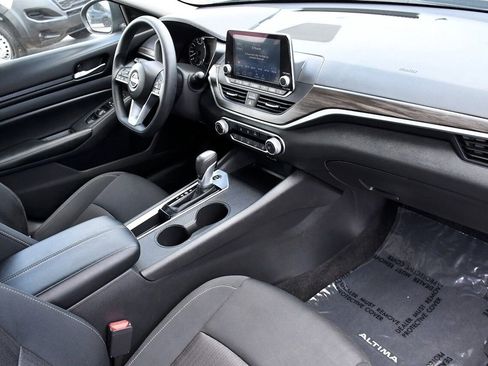 Used 2025 Nissan Altima 2.5 SV image 16
