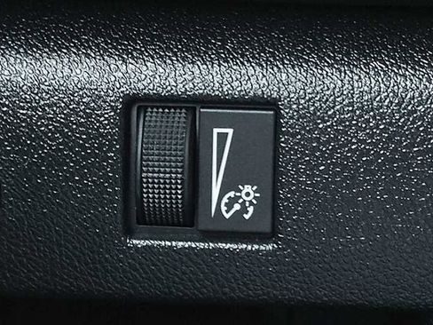 Used 2024 Chevrolet Colorado Z71 w/ Z71 Convenience Package 2 image 25