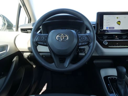 Used 2025 Toyota Corolla LE image 20