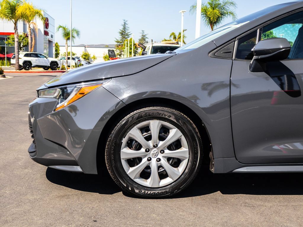 Used 2024 Toyota Corolla LE FWD image 5