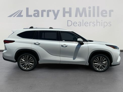 Used 2022 Toyota Highlander Platinum FWD image 6