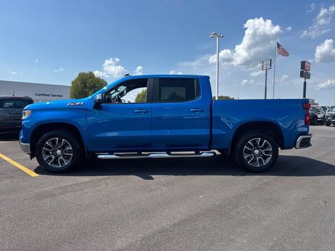Used 2022 Chevrolet Silverado 1500 LT AWD/4WD image 3